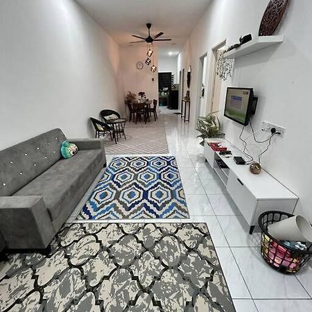 Zh Homestay Teluk Batik ลุมุต ภายนอก รูปภาพ