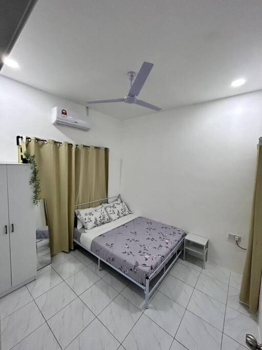 Zh Homestay Teluk Batik ลุมุต ภายนอก รูปภาพ