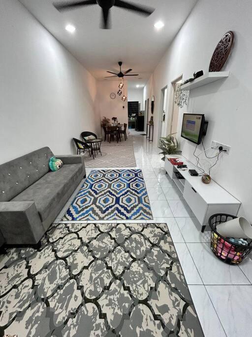 Zh Homestay Teluk Batik ลุมุต ภายนอก รูปภาพ