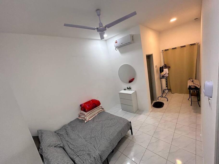 Zh Homestay Teluk Batik ลุมุต ภายนอก รูปภาพ