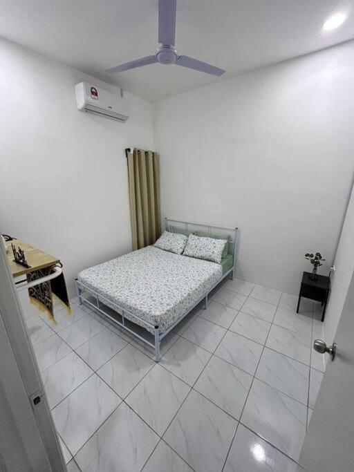Zh Homestay Teluk Batik ลุมุต ภายนอก รูปภาพ